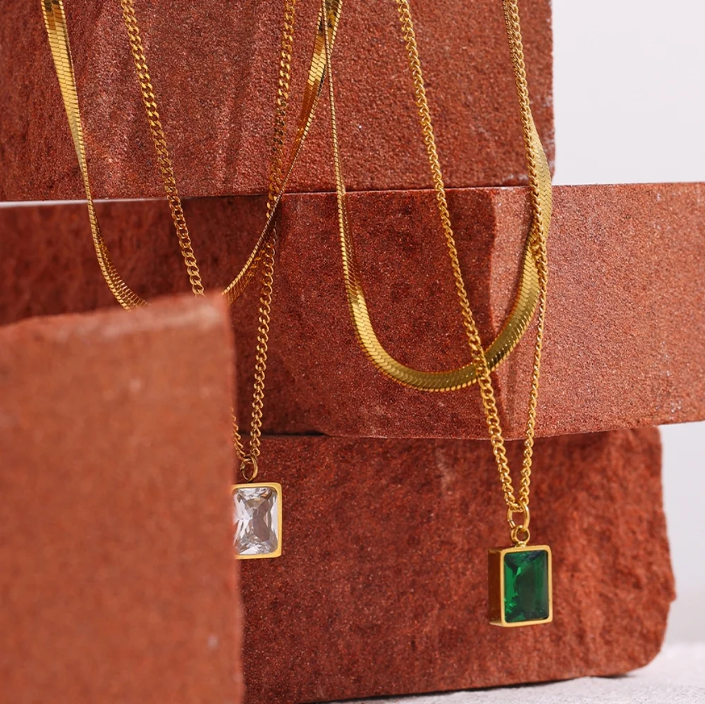 Stylish Layered Necklace - Picture 3 of 9